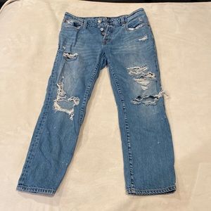 Low rise, slim boyfriend jeans in size 2/26